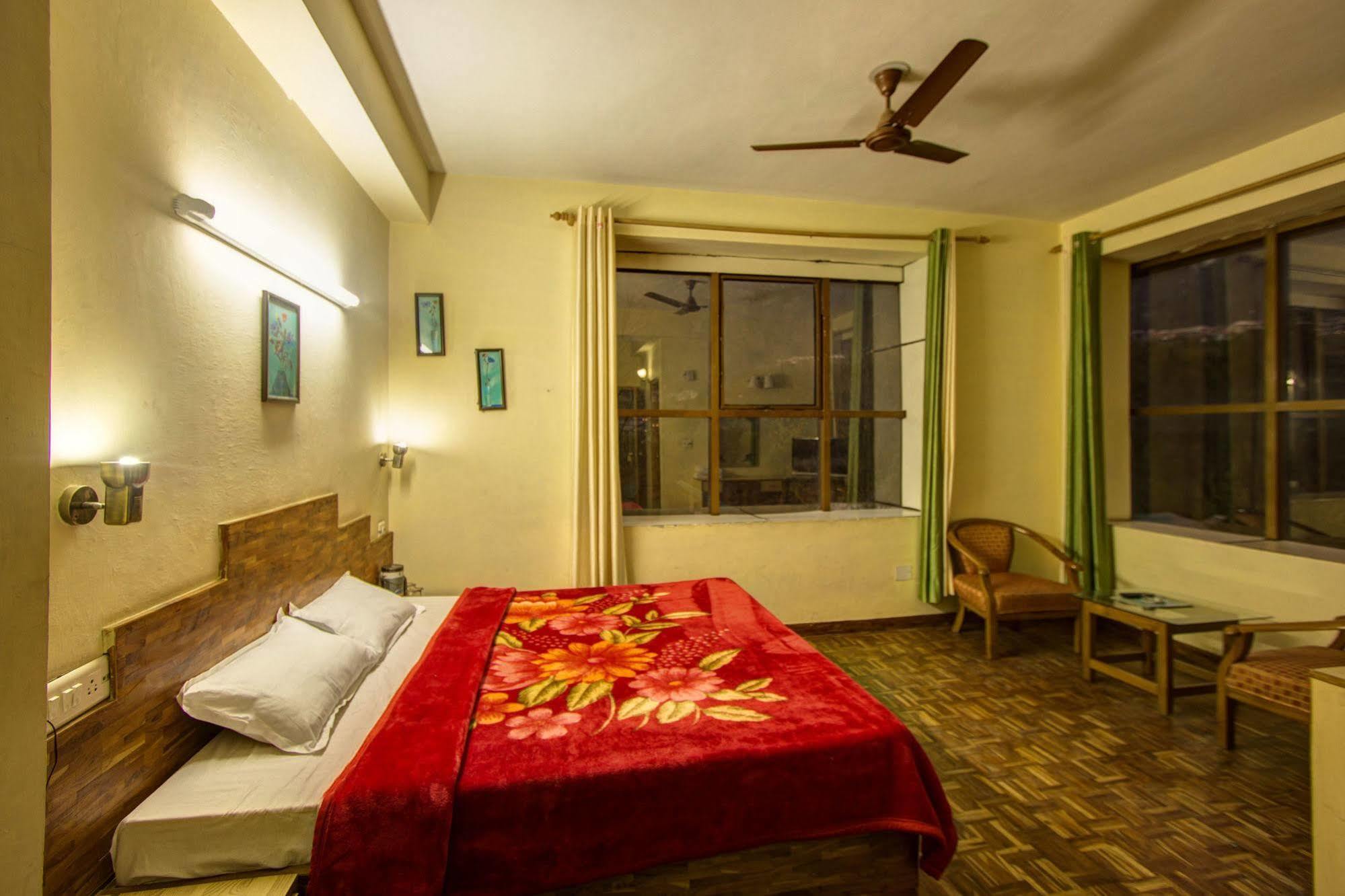 Kalinga Grand Hotel Manāli Exterior foto